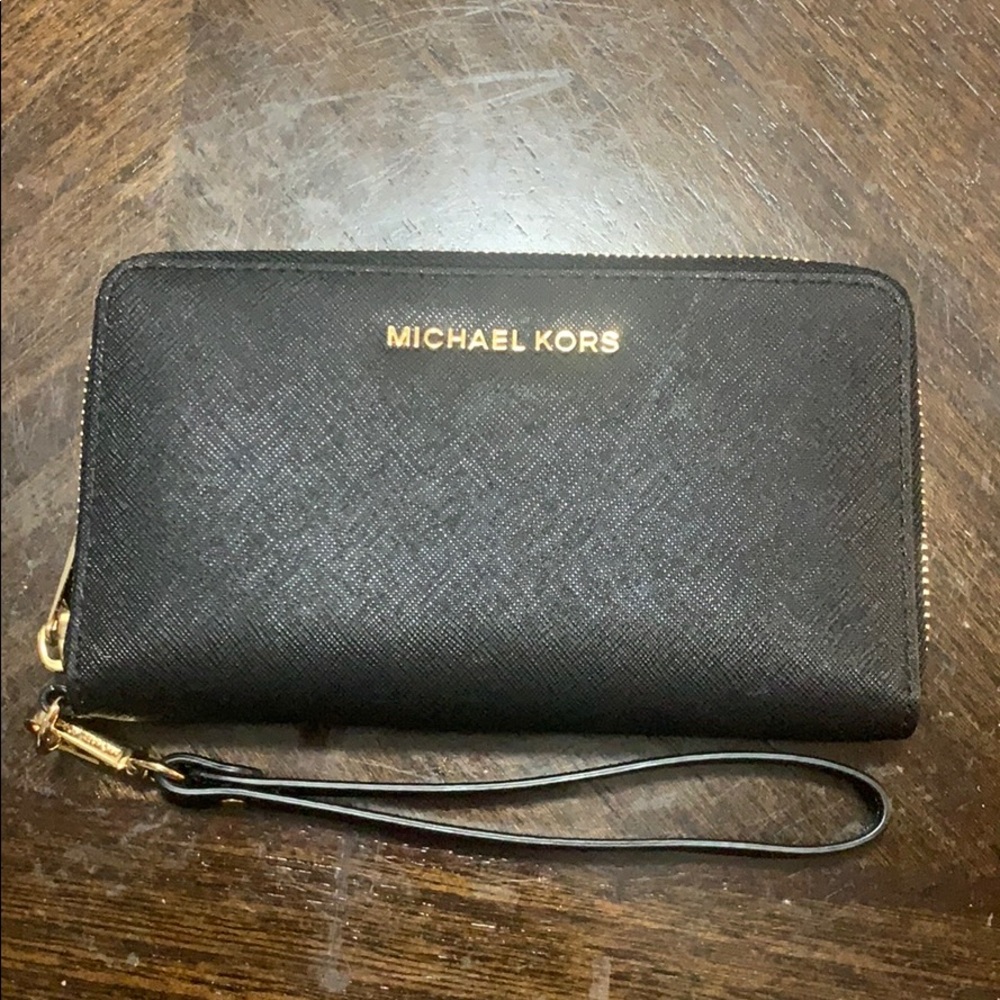 Michael Kors leather smartphone wristlet